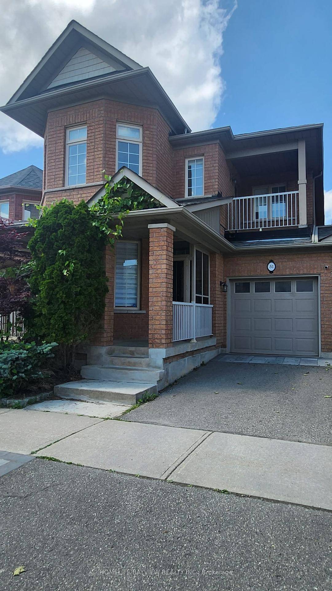 Stunning renovated 4 Bedroom Two Story, In Heart Of Richmondhill Quiet Child Safe Crescent, Walking Distance To King Rd, Bus Stop, Park, School, Beautifully Landscaped, Freshly Painted, Stainless still appliances, ...