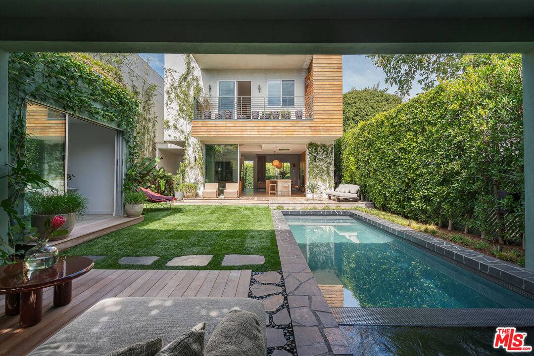 8756   Ashcroft Ave 4BR Beverly Grove La