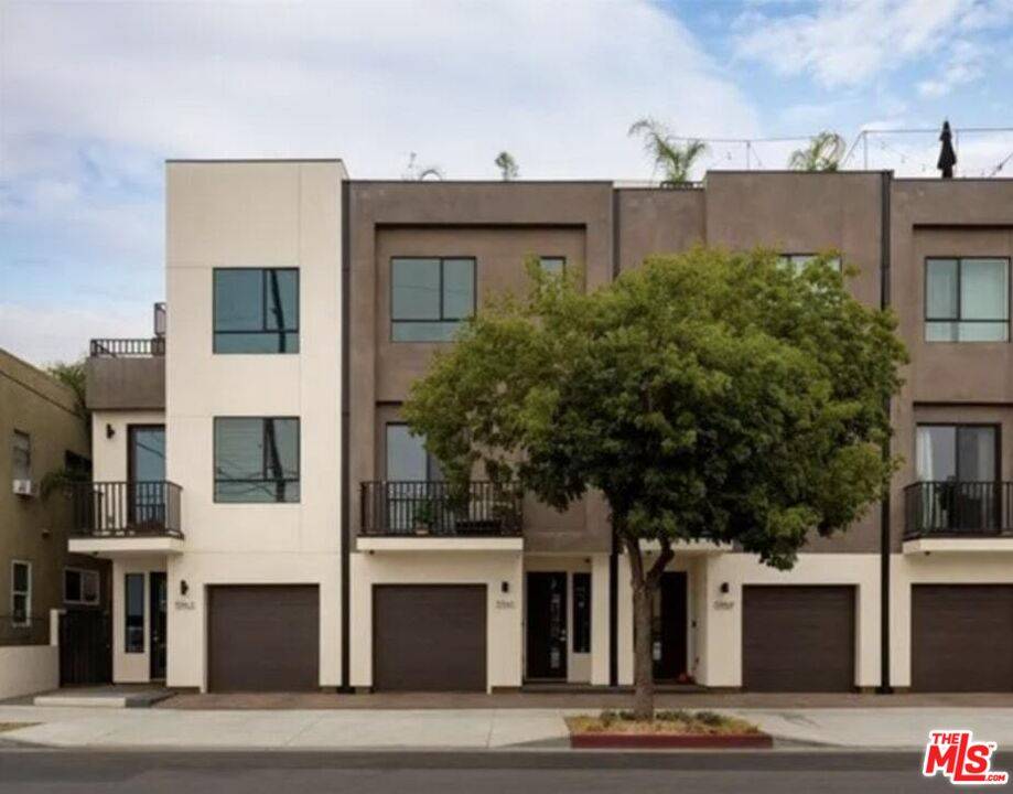 5961   Fountain Ave 2BR Hollywood Hills East La