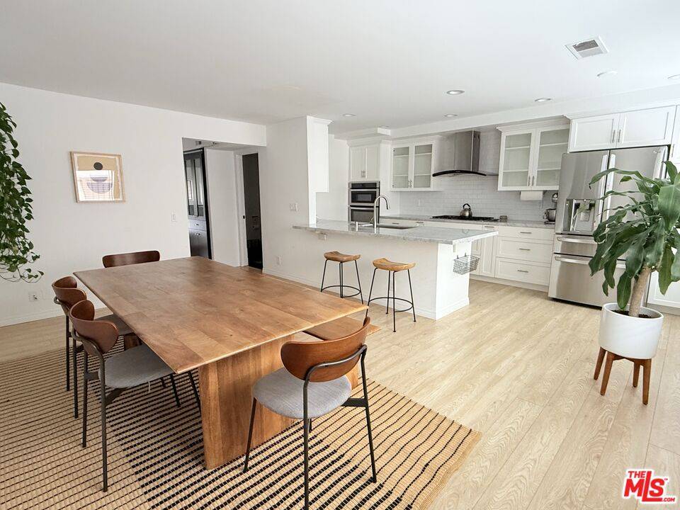 4604 Glencoe Ave 2BR Marina Del Rey La