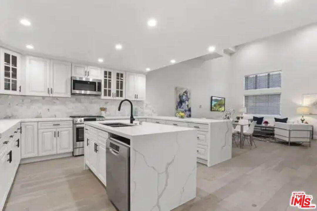 5019 Maplewood Ave 3BR Mid Wilshire La