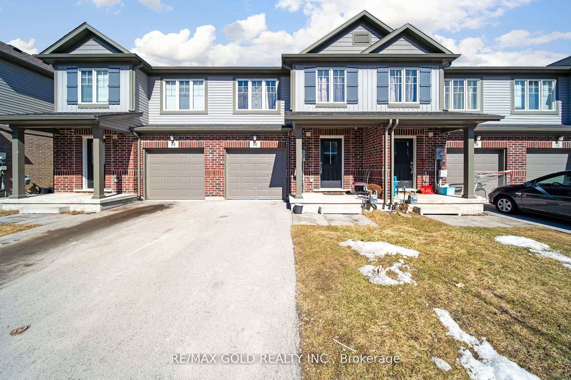 Perfect for First Time Buyers or Investors, this beautiful 3 2 bedroom, 3 1 bathroom freehold townhouse is located in a welcoming, family friendly community.