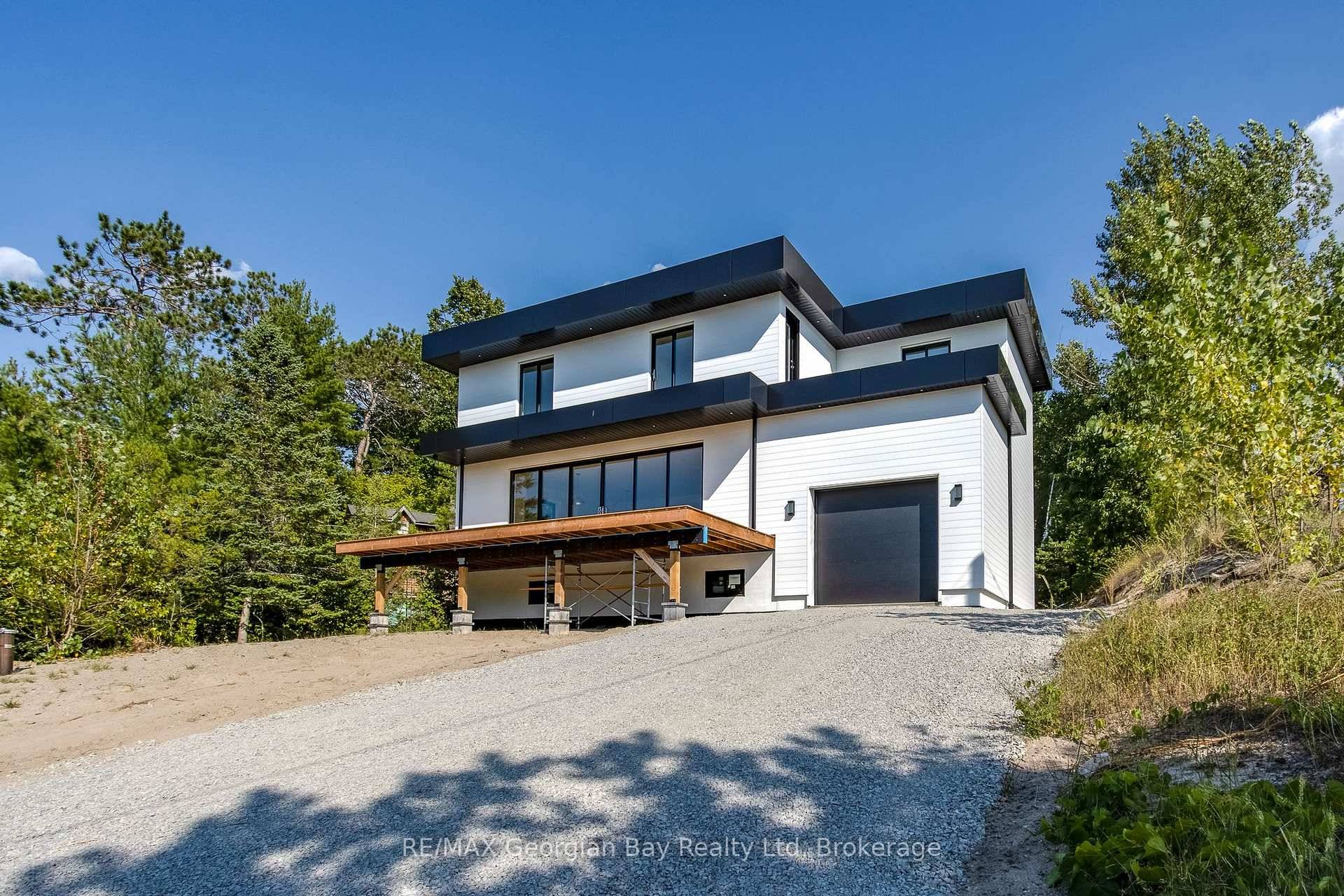 Located at Bluewater Beach with easy access to a nice sand beach.