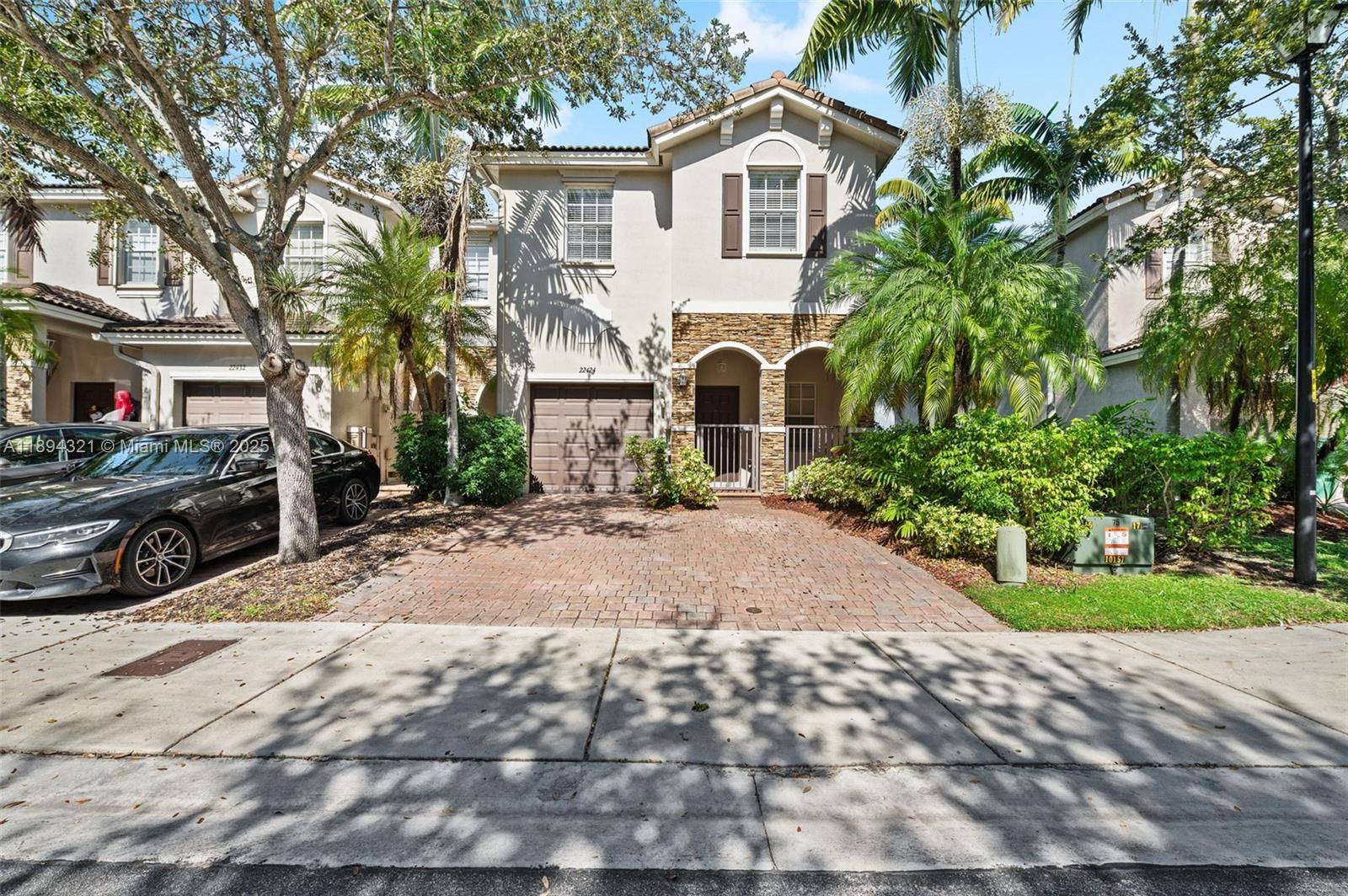 Gorgeous corner townhome on the lake in the desirable Isles of Bayshore community, offering resort style amenities including a huge pool, gym, kids payground, and much more.