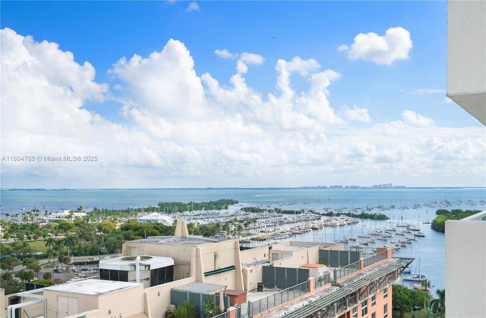Stunning Turnkey Studio with Breathtaking Bay amp ; City Views Close to University Of Miami in Coconut Grove OWNER FINANCING AVAILABLE AT VERY ATRACTIVE TERMS Experience luxury and flexibility in ...