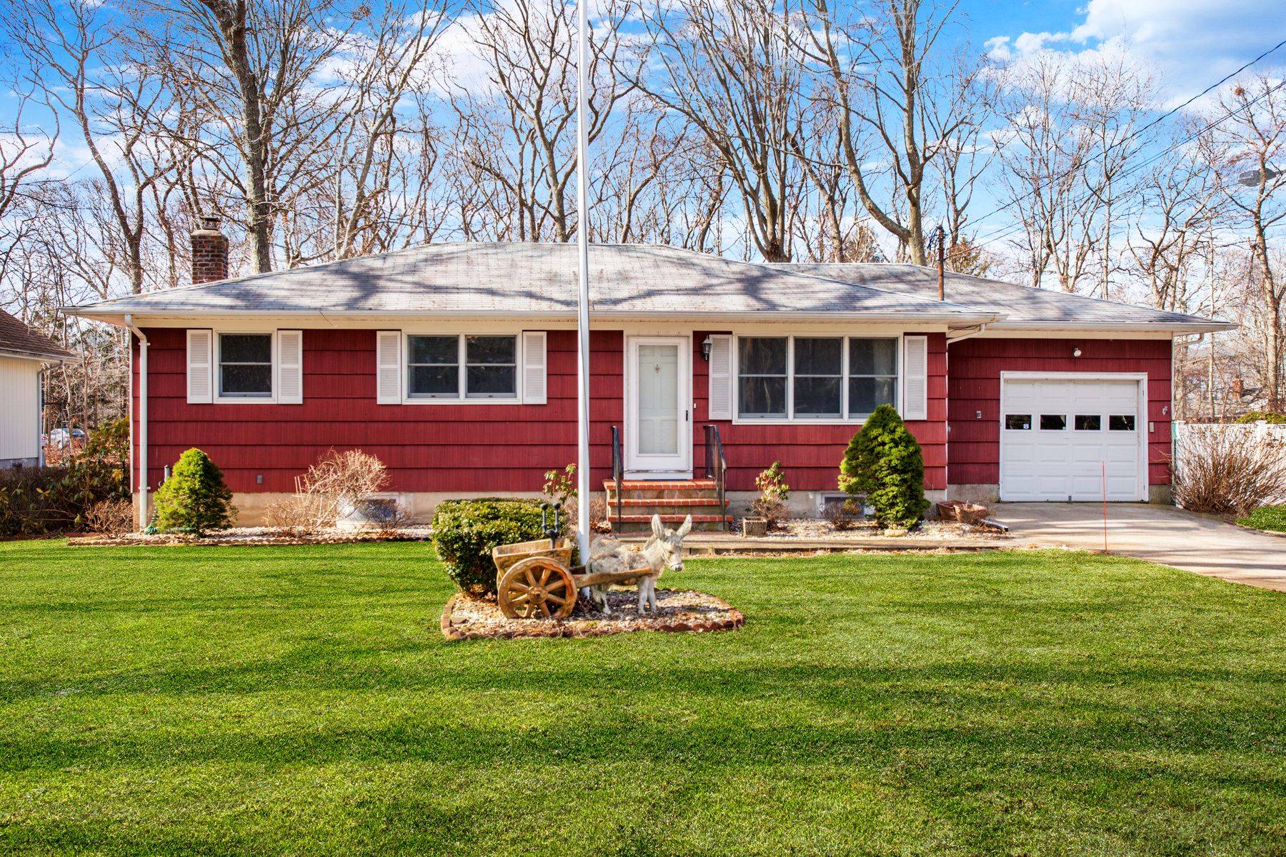 Southold- Quaint Beach Cottage
