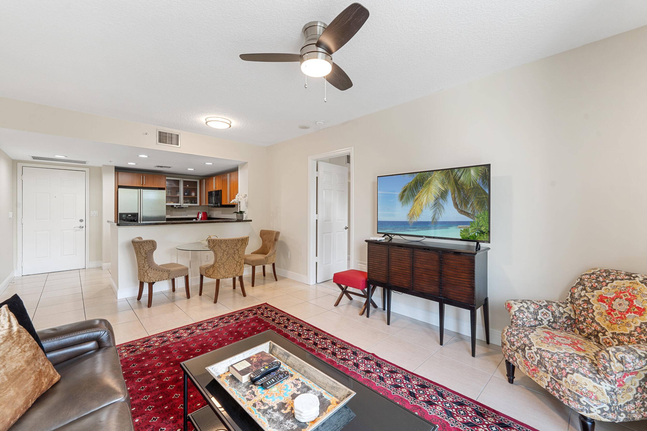 Freshly updated 2BD 2BA condo in the heart of Downtown West Palm Beach !