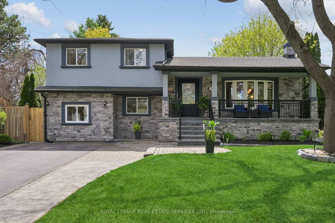An extraordinary home in the heart of Bronte, just a short stroll to the village and lake, this beautifully updated four bedroom, three bathroom side split showcases a truly rare ...