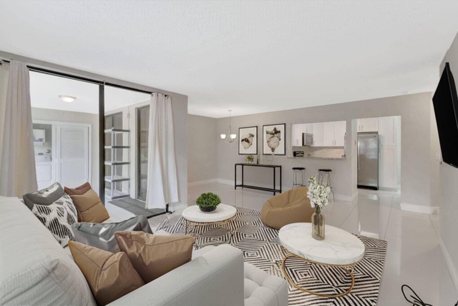 Beautiful 2 Bed, 2 Bath Ground Floor Condo in Desirable Platina !