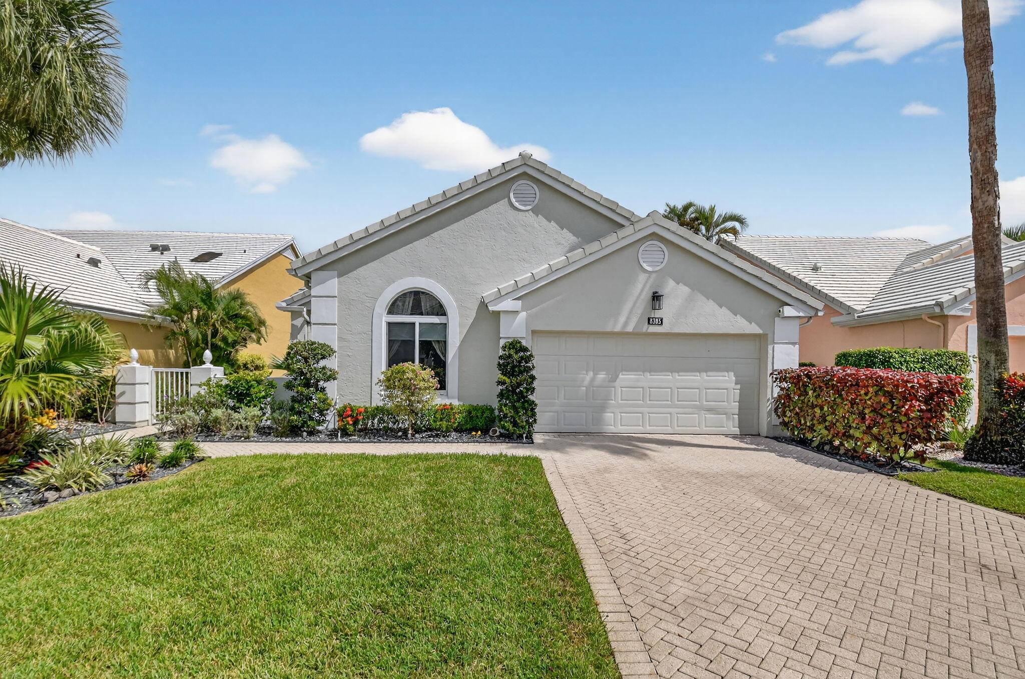 Welcome to this beautifully updated 3 bedroom, 2 bathroom home in the desirable Bermuda Isle community of Aberdeen Golf Country Club.
