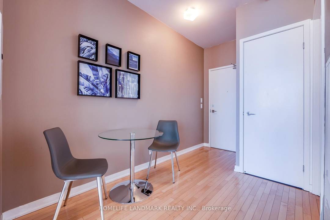 This gorgeous fully furnished one bedroom plus study unit is Located in best location of downtown Toronto.