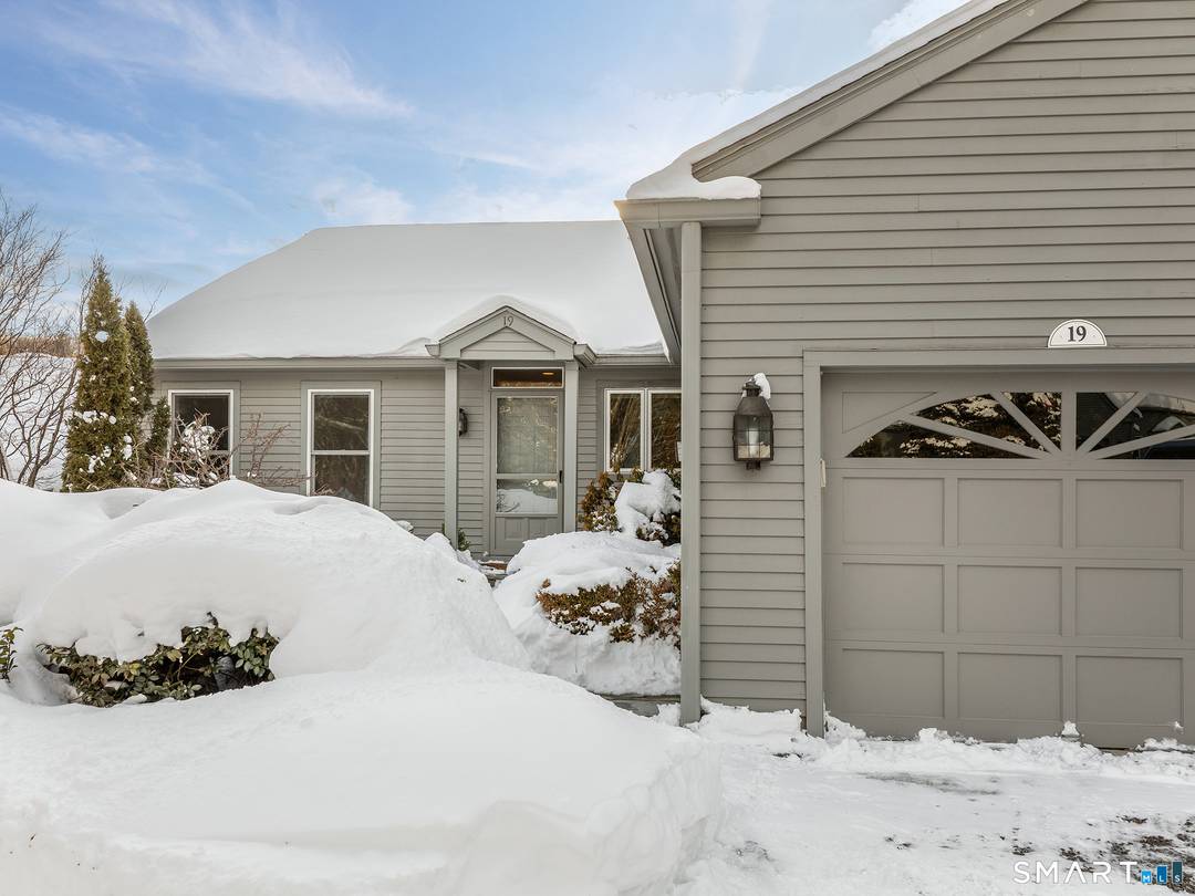 Fabulous ranch style Bee Brook condominium in the Village Association.