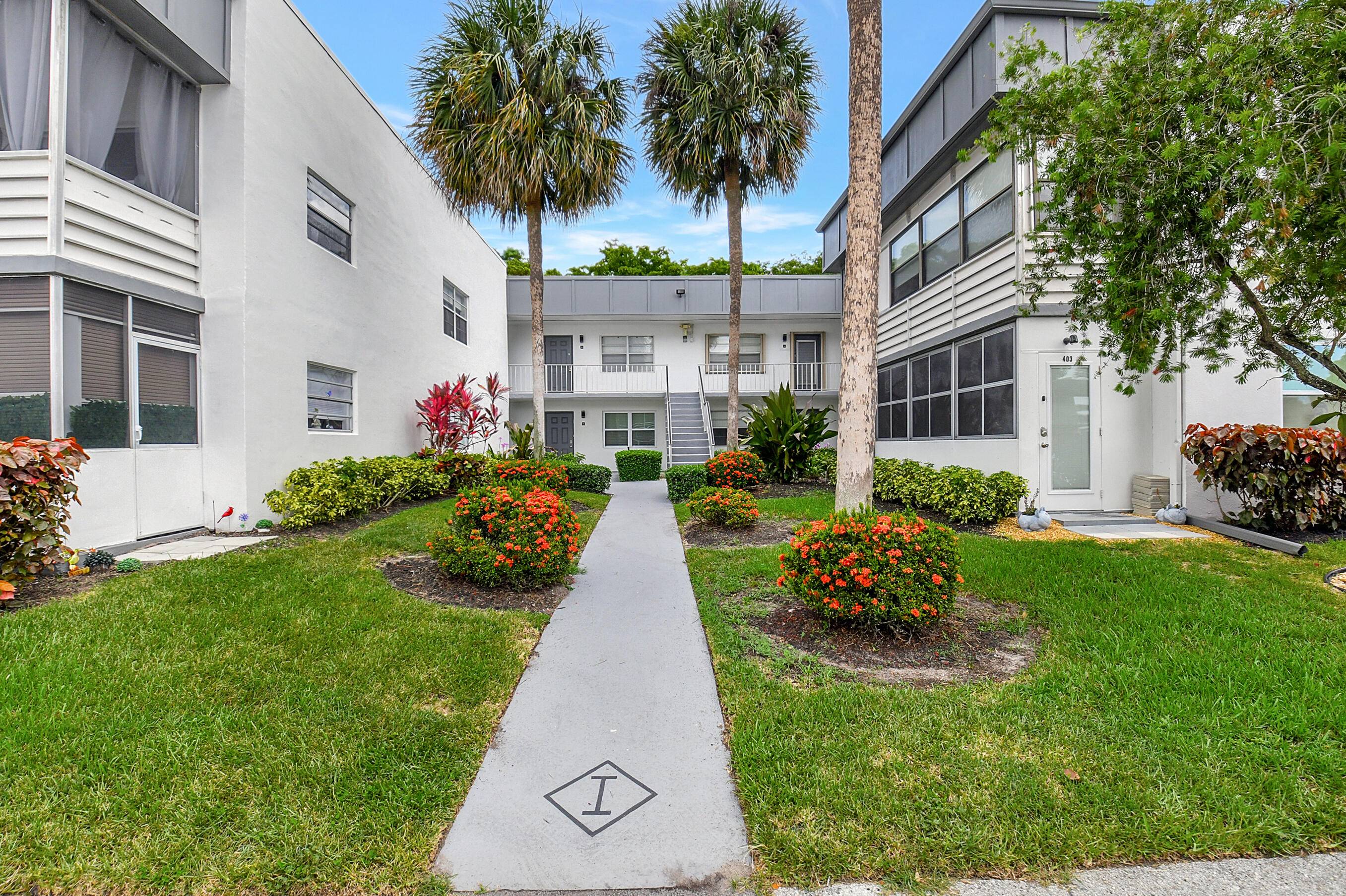 MOTIVATED SELLER ! Move In Ready !