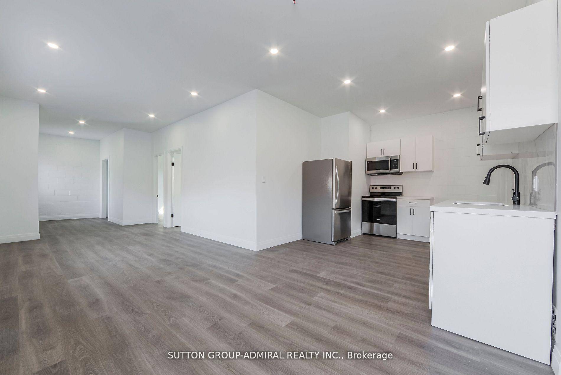 Welcome To A Spacious amp ; Renovated 2 Bedroom Open Concept Spacious Apartment With Stainless Steel Kitchen Appliances Leads Into The Dining And Living Space.