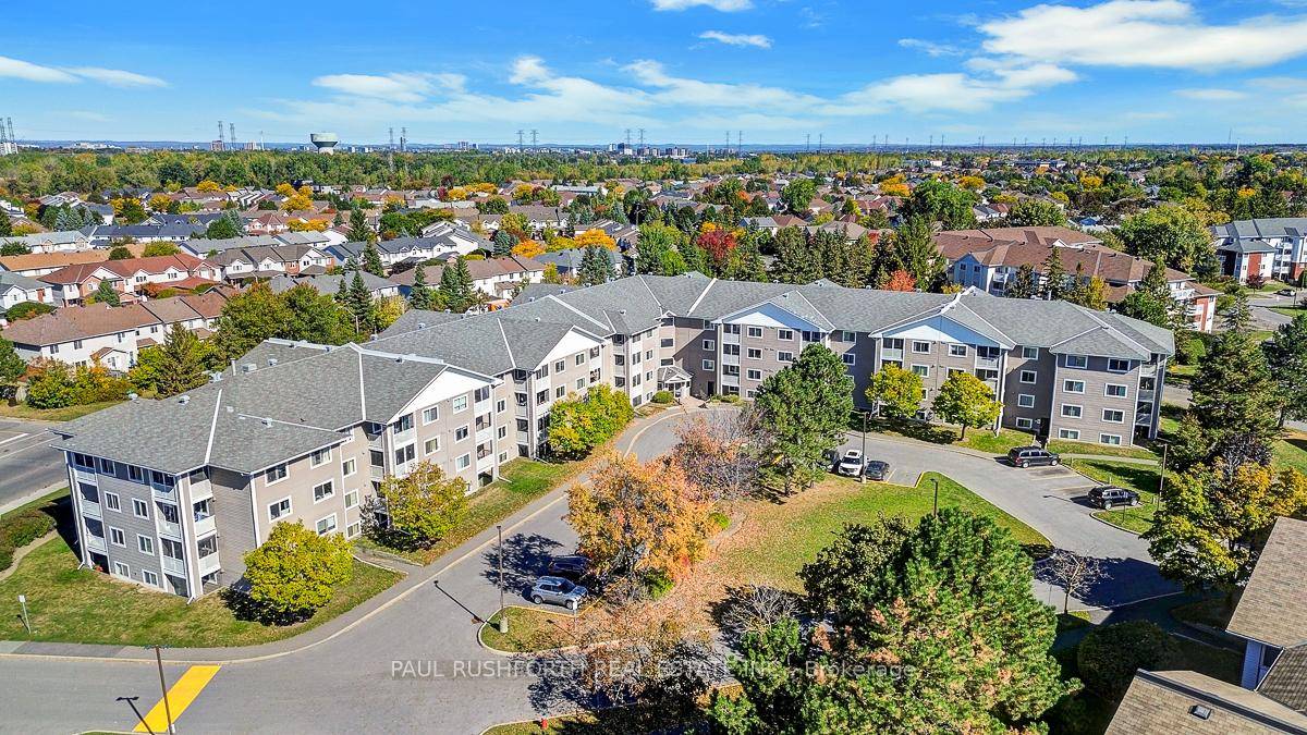 Spacious 2 bedroom, 1 bathroom condo in desirable Greenboro, offering both comfort and convenience.