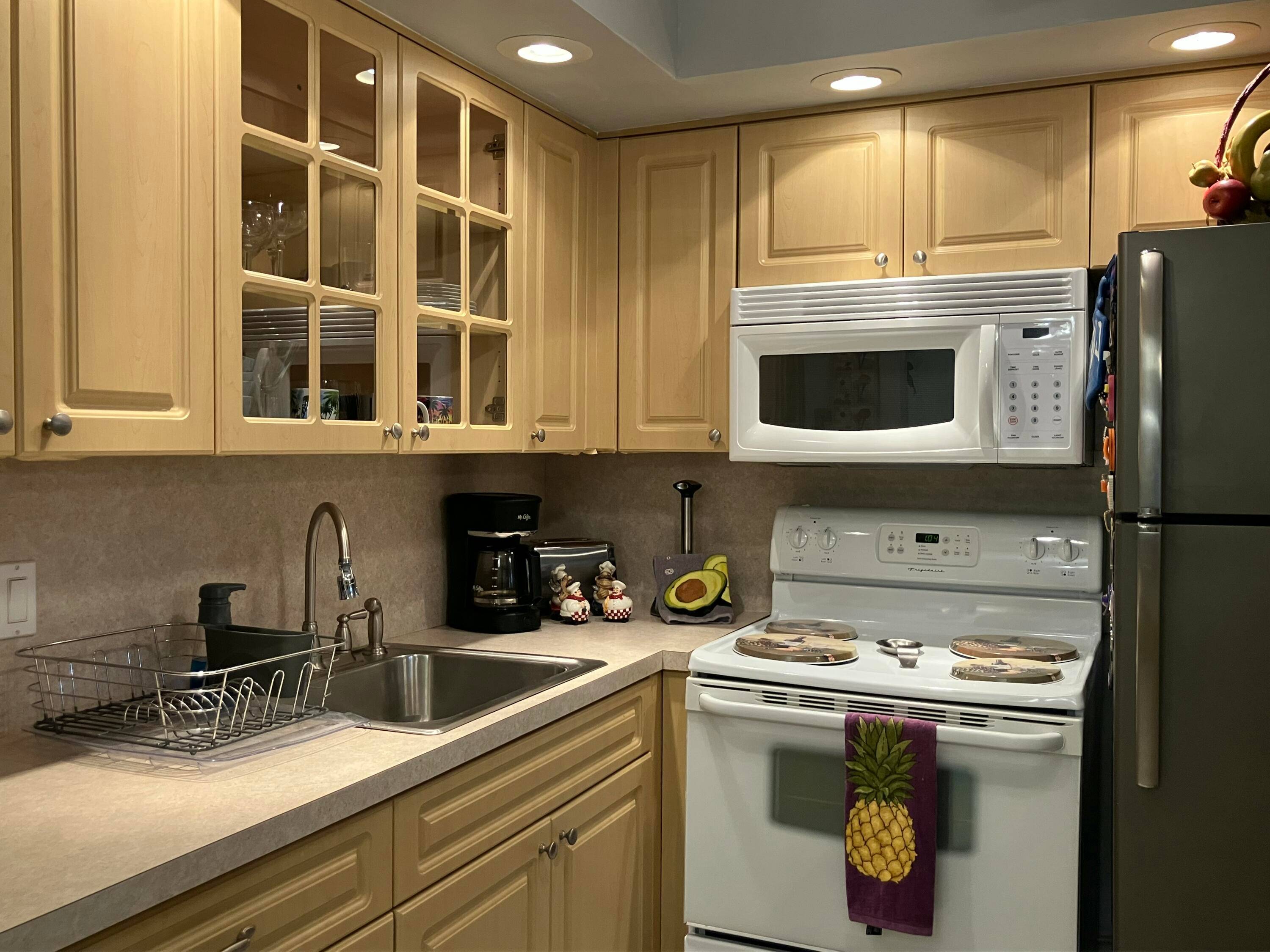 DRASTICALLY REDUCED COME SEE THIS BEAUTIFUL 1 BEDROOM 1.