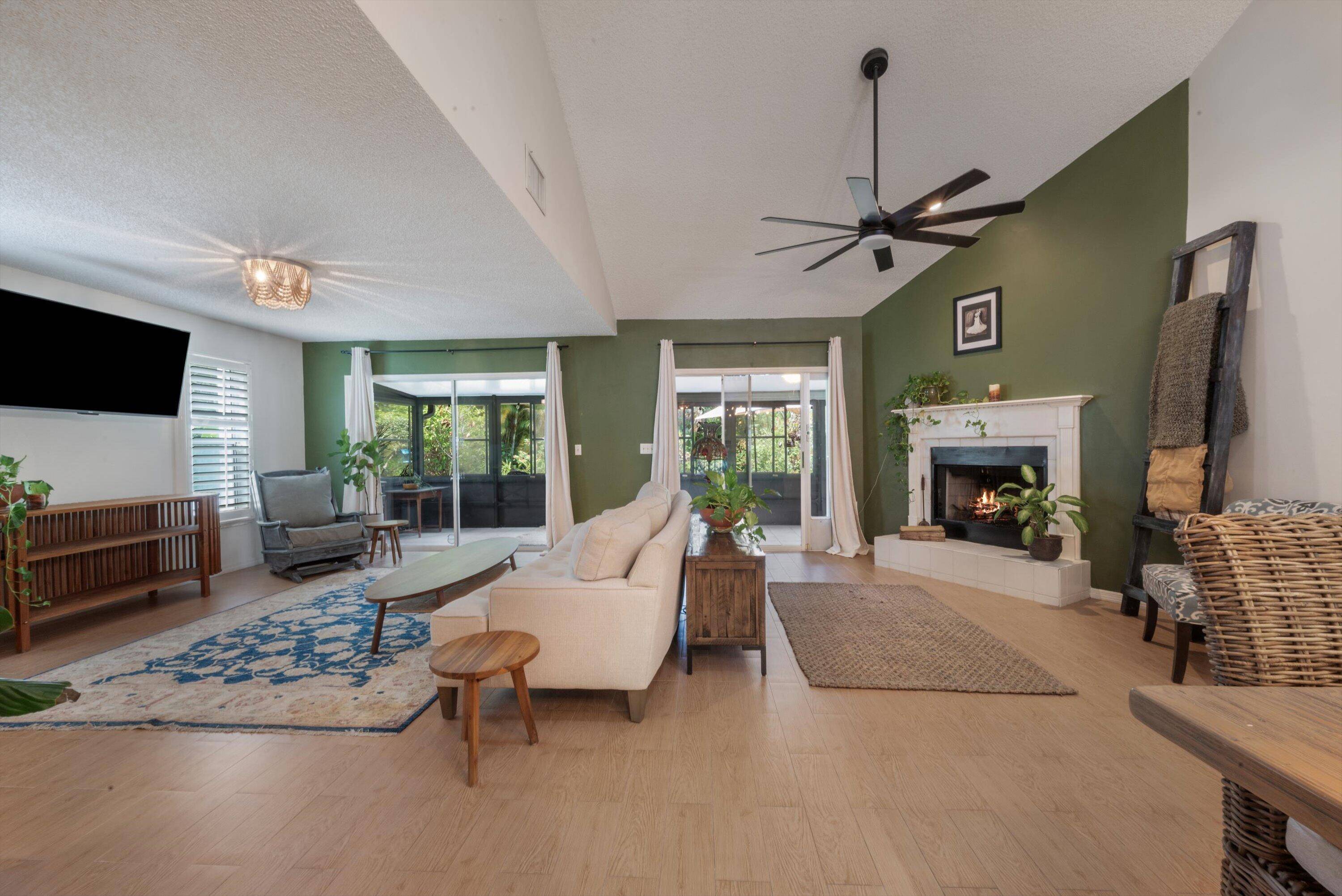 Discover this one of a kind ''Unique'' Open floor plan in Holly Creek !