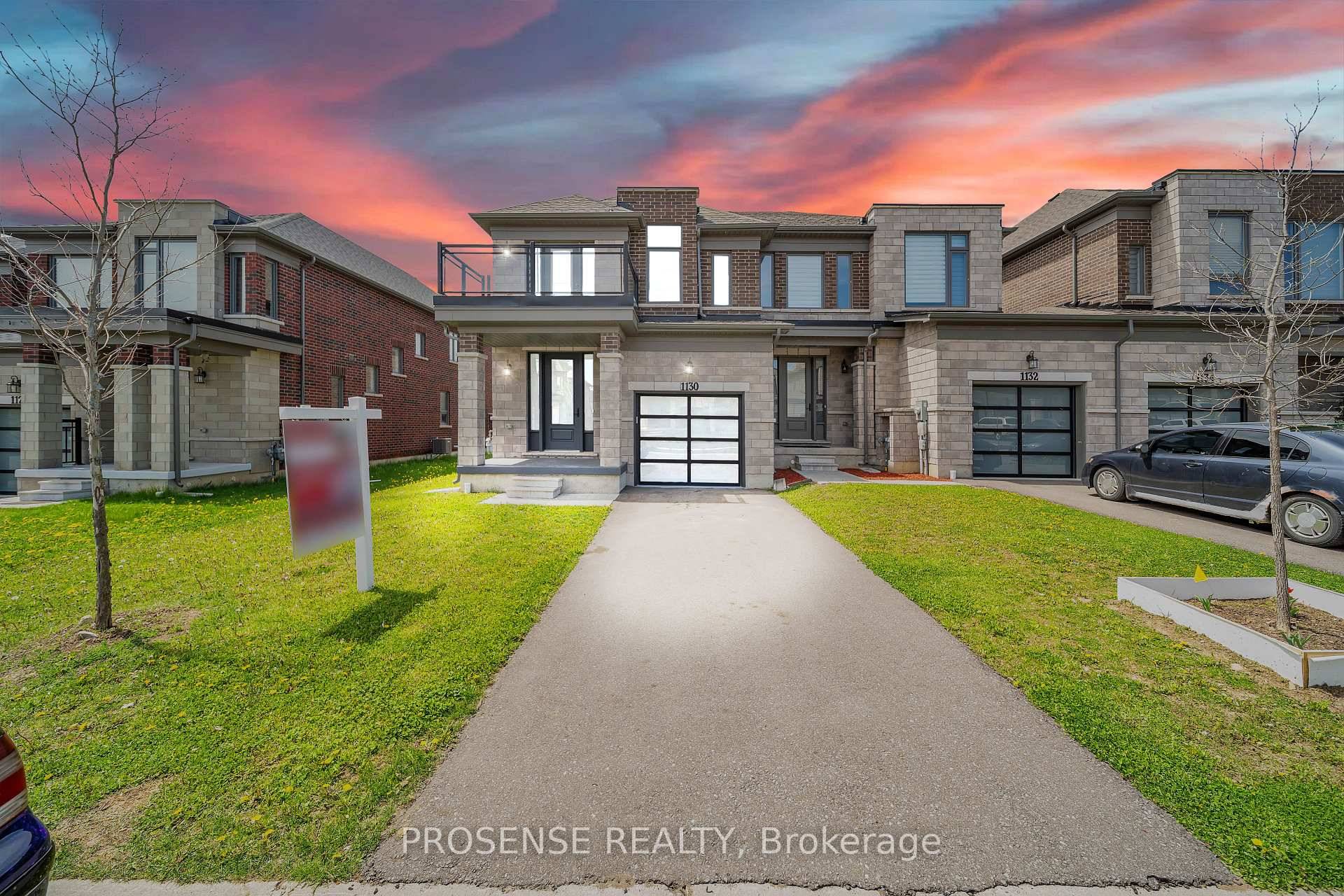 Stunning End Unit Luxury Free Hold Townhouse With No Side Walk, Bright and Spacious 2300 sf Woodstock East Facing with Balcony.