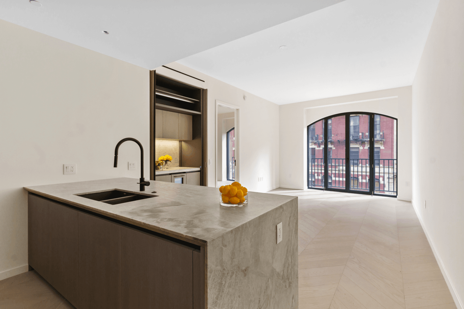 Best location in Greenwich Village Be the first to live in this brand new glamorous residence in the newest and most prestigious building in this sought after neighborhood.
