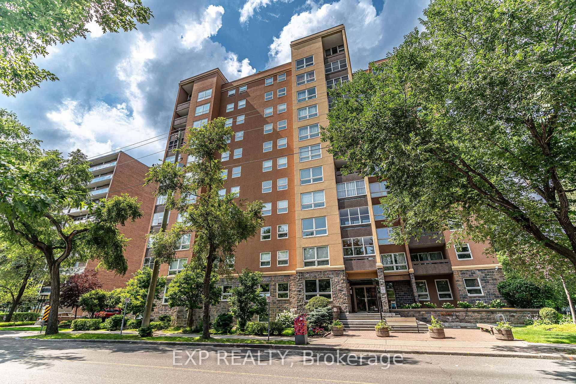 Penthouse Living in the Heart of Sandy Hill A Rare Urban Gem with Rooftop Terrace.