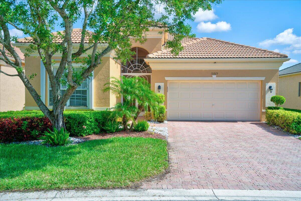 55 Community. This immaculately clean 2 bedroom seasonal rental, nestled in the 55 community of Vizcaya.