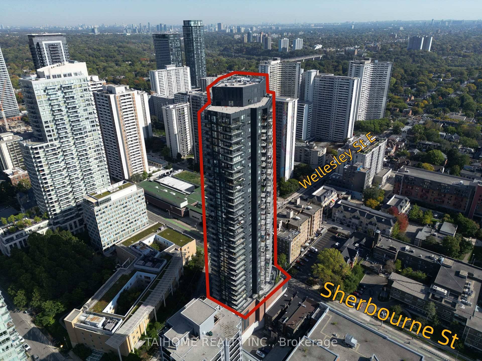 Prime location, with access to UT and TMU, the Wellesley subway station and Sherbourne subway station, 2 bed unit, a corner unit with spacious wraparound balcony, providing unobstructed views and ...