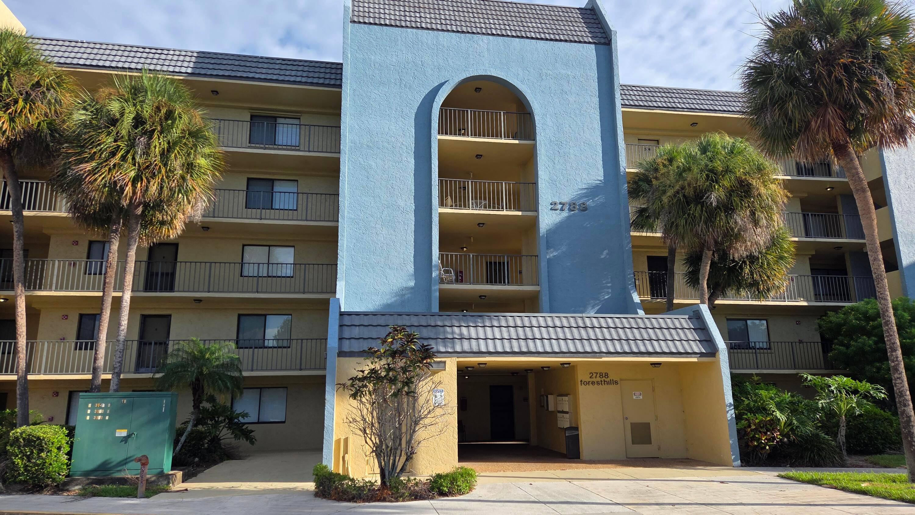 Discover comfort and convenience in this well maintained 2 2 unit featuring updated kitchen, new hot water tank, with nice balcony overlooking tennis courts, under sink water filter, newer fridge, ...