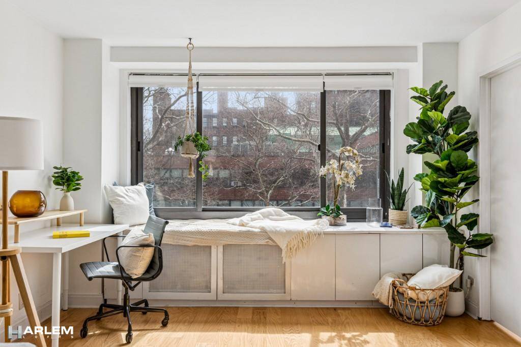 Spacious, Sun Filled One Bedroom Home Office in the Heart of Clinton Hill, 10 minute walk to Fort Greene ParkThis bright and airy home features an open concept kitchen with ...