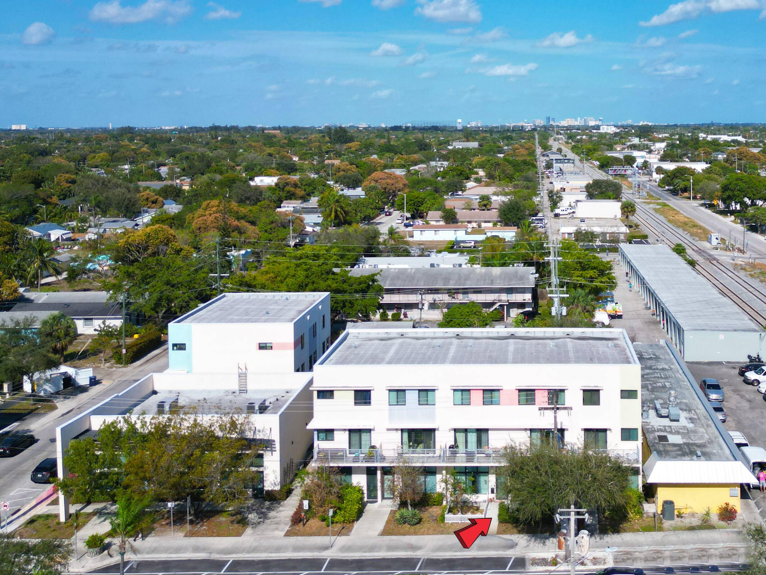 This 3 story ''Green Certified'' turn key mixed used working studio home WILL NOT LAST !