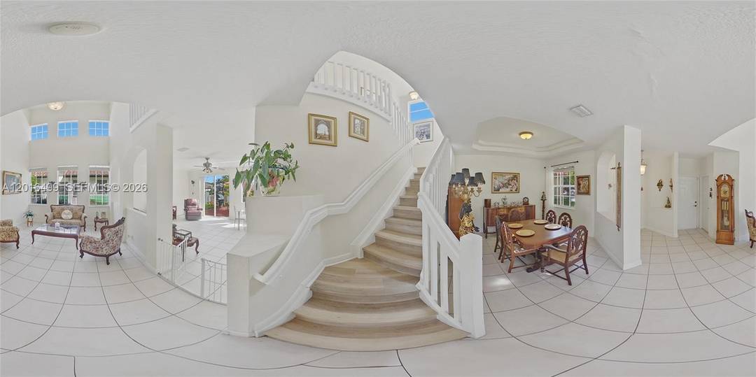 Welcome to this beautiful home in Vizcaya, Miramar.