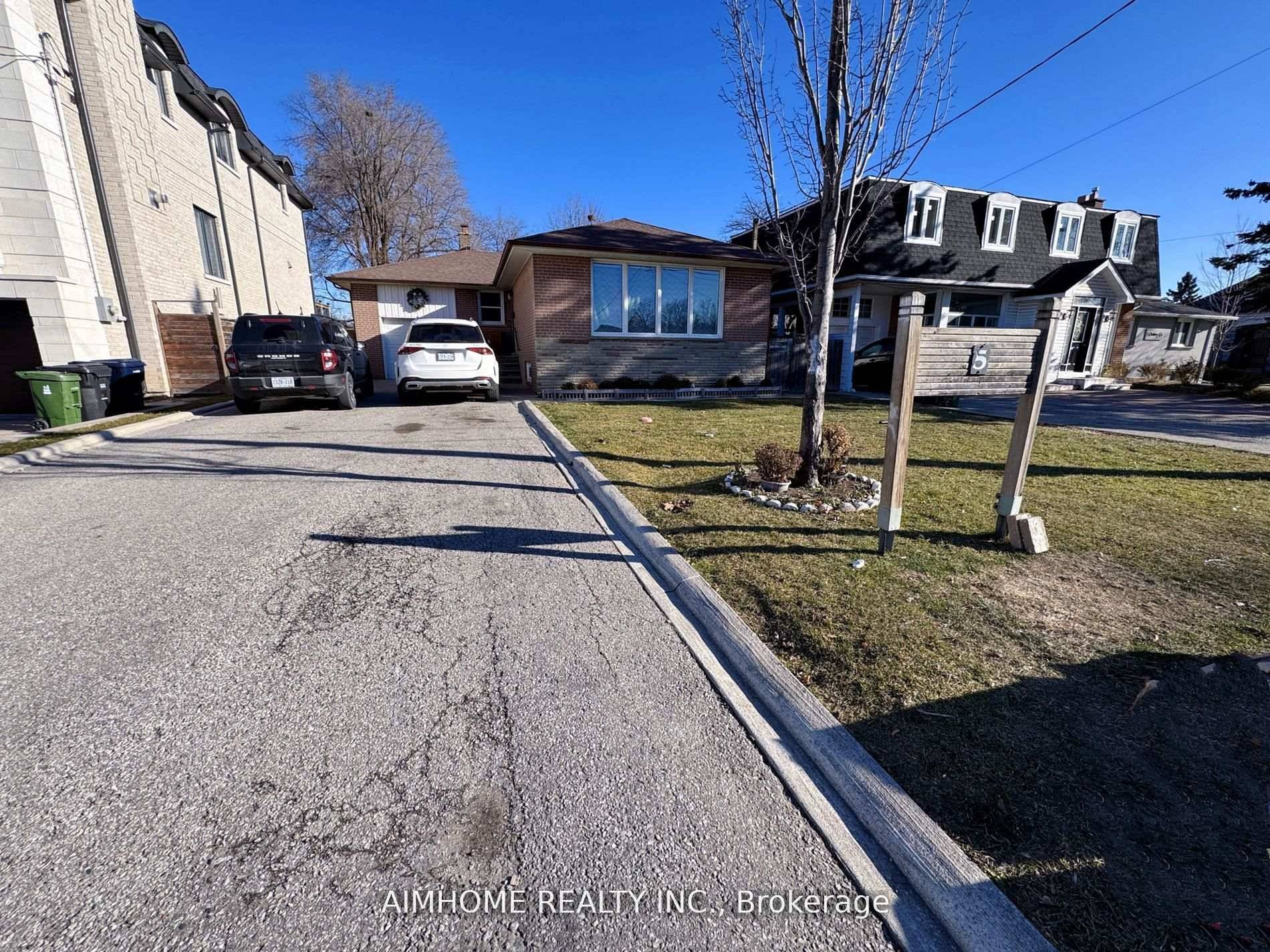 Video MLS lt ; gt ; Welcome to the Lower Level 2 Bedroom Unit the Single Detached Bungalow House Back onto the S T A F F O R D ...