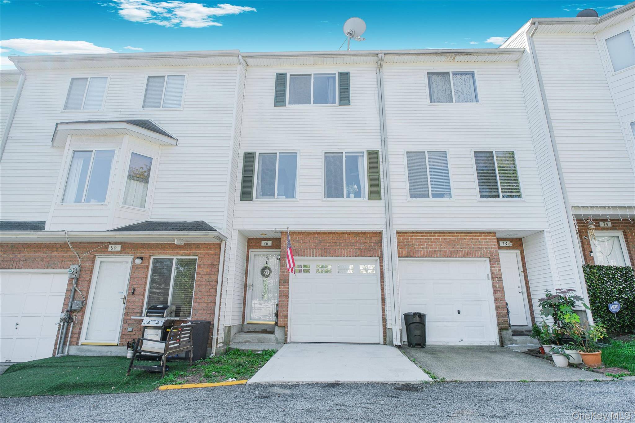 Welcome to your peaceful first home, built in 2002 this beauty boasts an open floor plan privately located on a cul de sac coming with 3 floors !