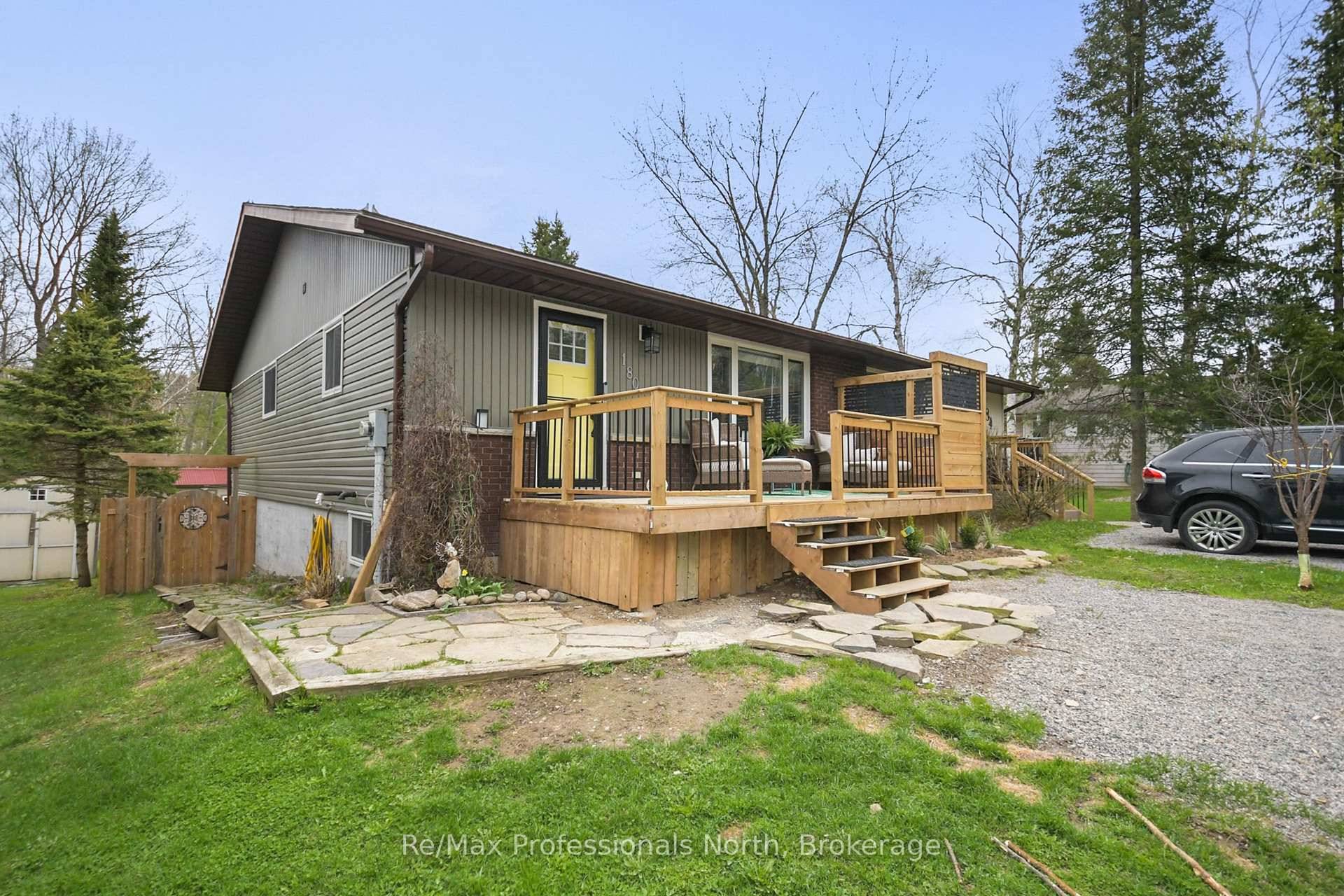 Welcome to this well appointed semi detached bungalow, ideally located in a family friendly neighborhood just a short walk to uptown shops, Muskoka Wharf Park, and central Gravenhurst schools.
