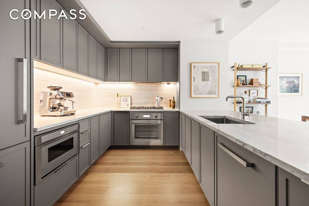 MUST SEE ! 2 BED, 2 BATH CONDO ?