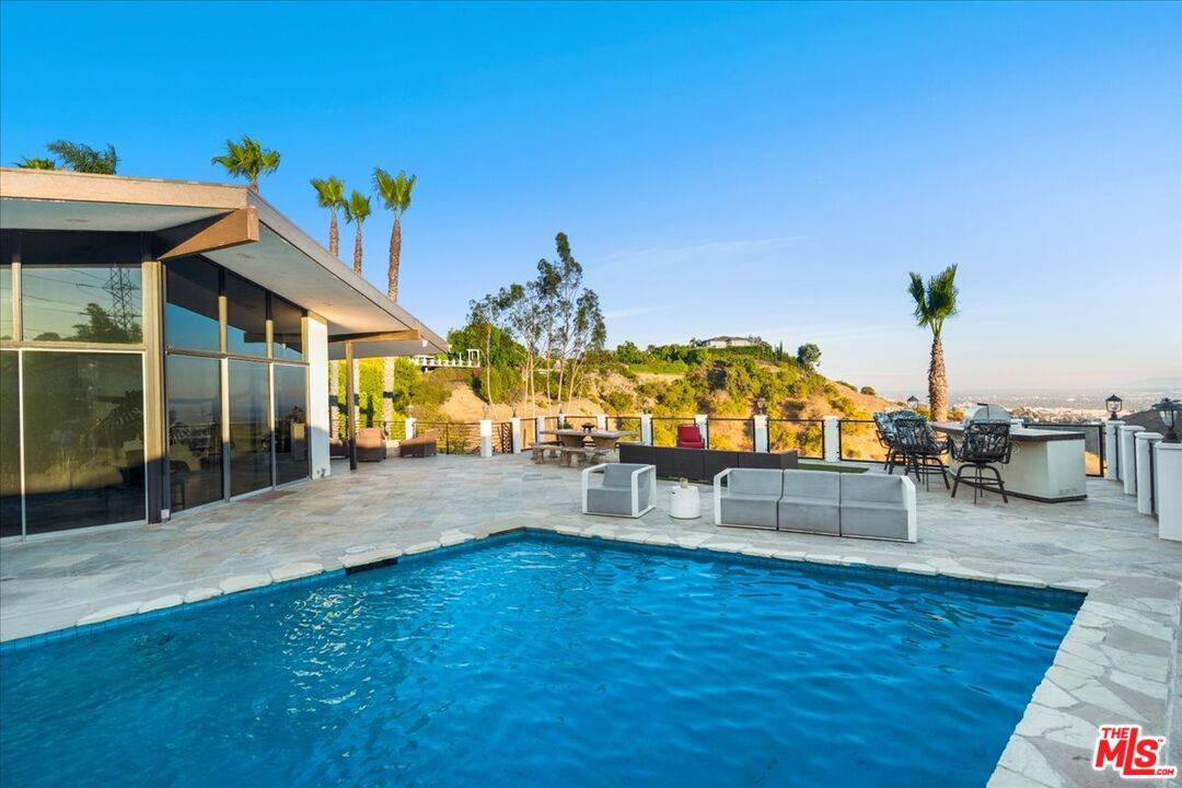 6530   Lakeridge Rd 3BR Hollywood Hills East La