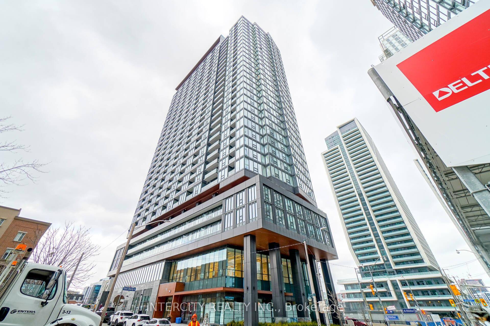 Welcome to this exceptional Zen King West condominium, ideally situated in the vibrant Liberty Village community.