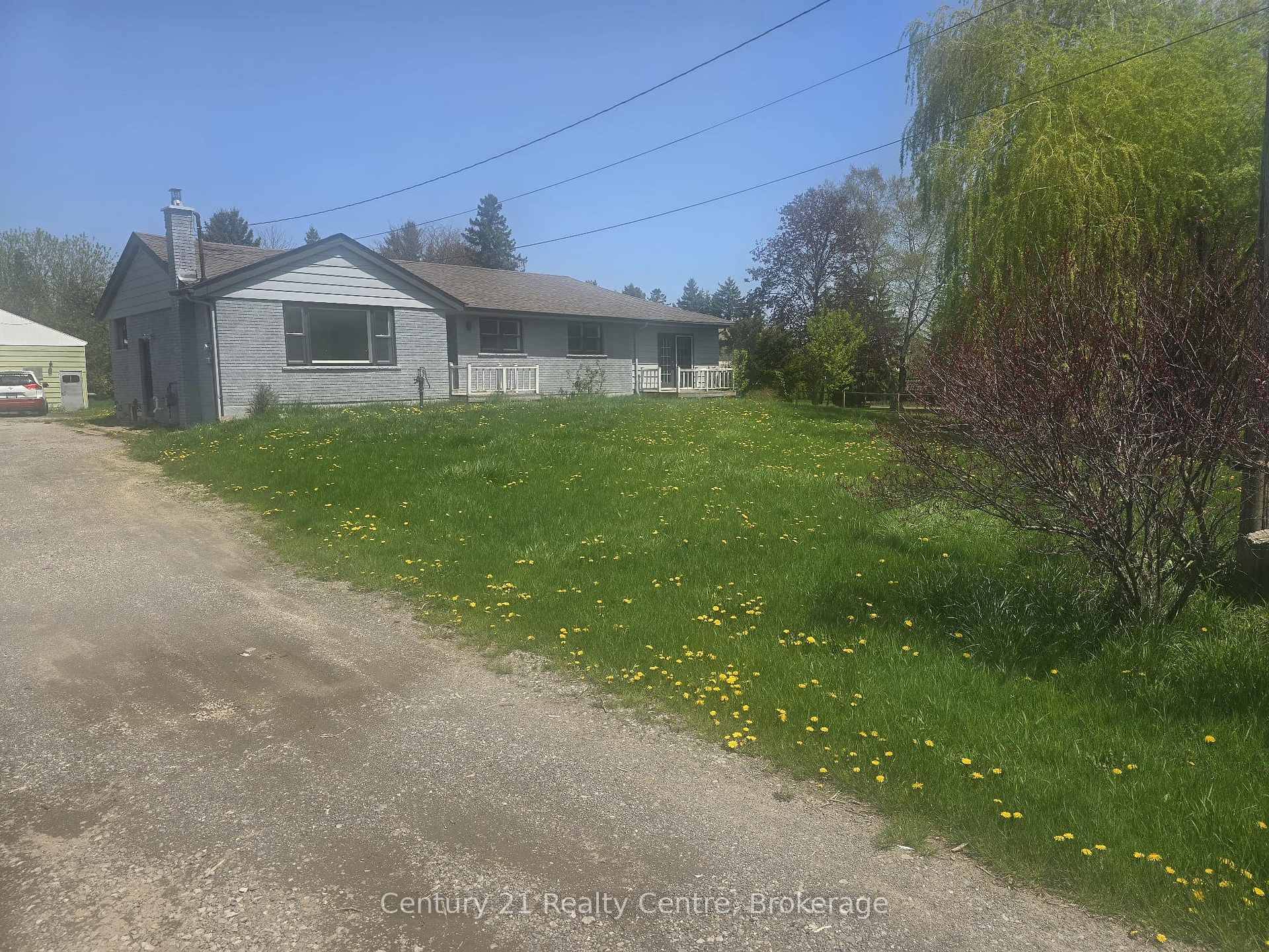 Bright amp ; Spacious Beautiful 3 Bedroom, With 1 Washroom, 3 Bedroom Home Family Friendly neighborhood.