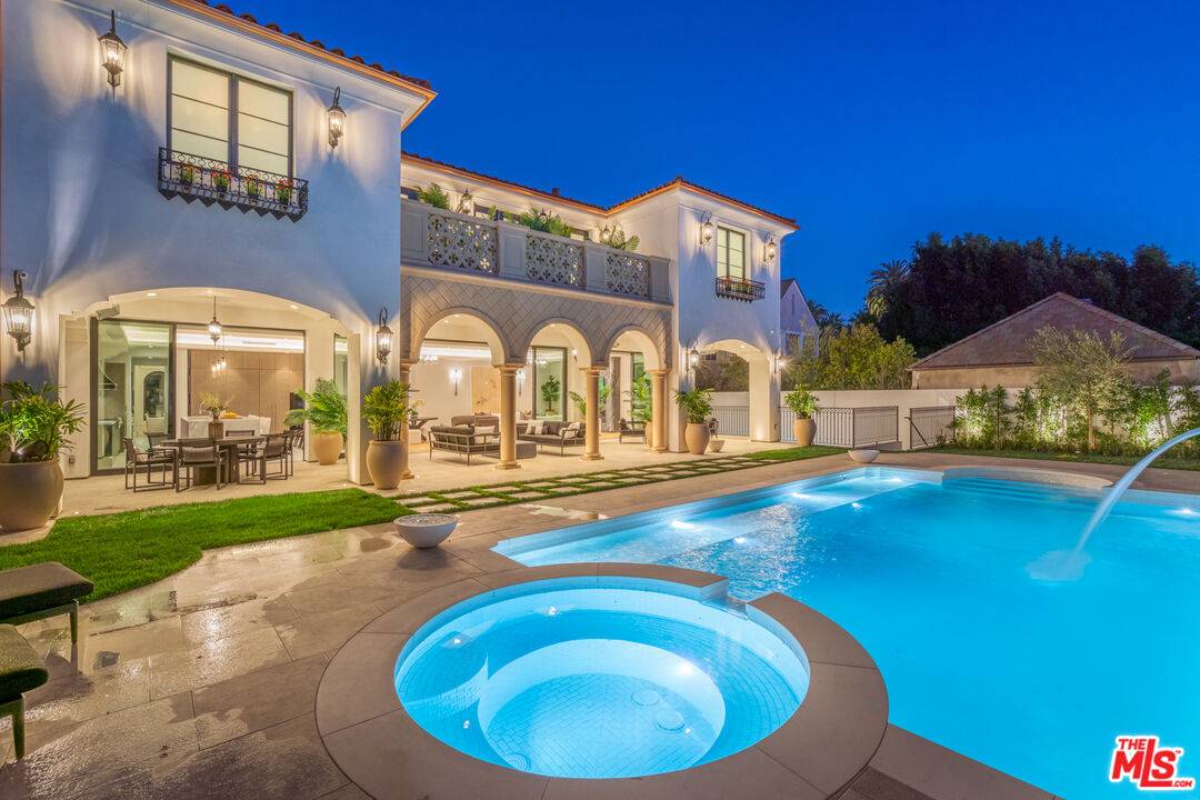 611  N Hillcrest Rd 7BR Beverly Hills Post Office | B.H.P.O. La