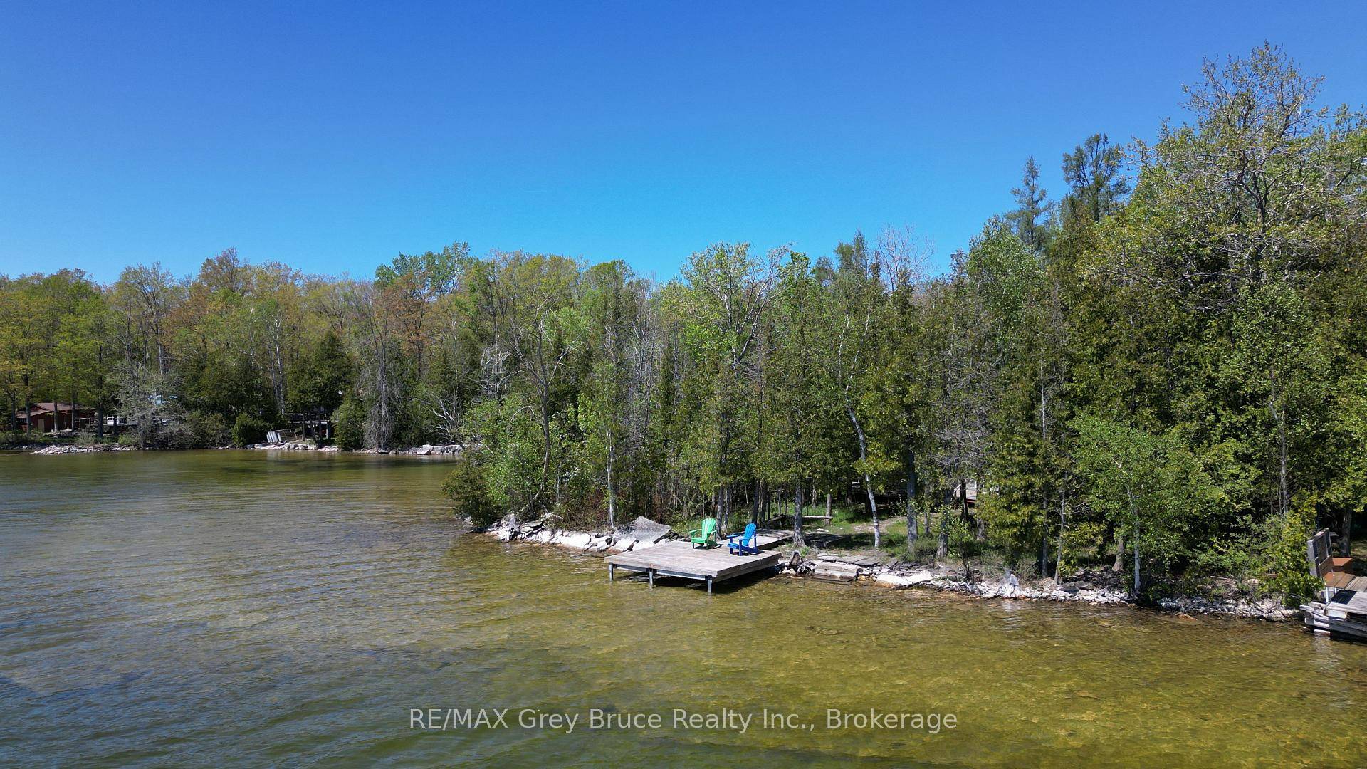 Looking for a family escape where you can enjoy swimming, fishing, and water sports of all kinds ?