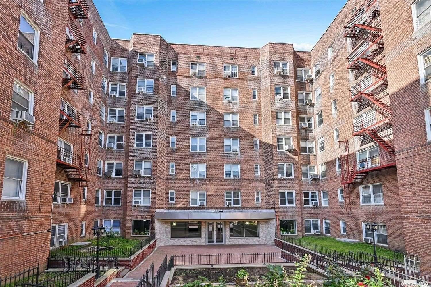 Beautifully renovated studio in the New Hampshire House, nestled in the heart of Rego Park.