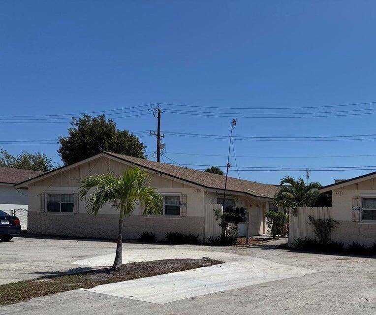 ASKING PRICE IS 30k UNDER RECENT APPRAISAL FOR QUICK SALE.