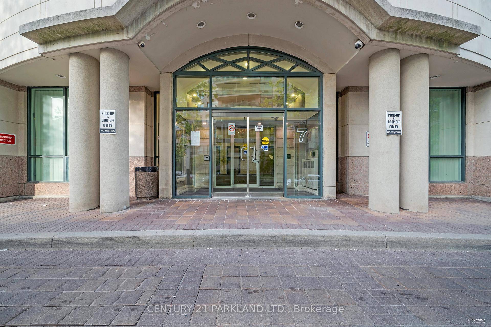 Luxury Rooftop One of a Kind 2 Bedroom, 3 Bathroom, 2 Storey Spacious Condo at Yonge amp ; Finch.