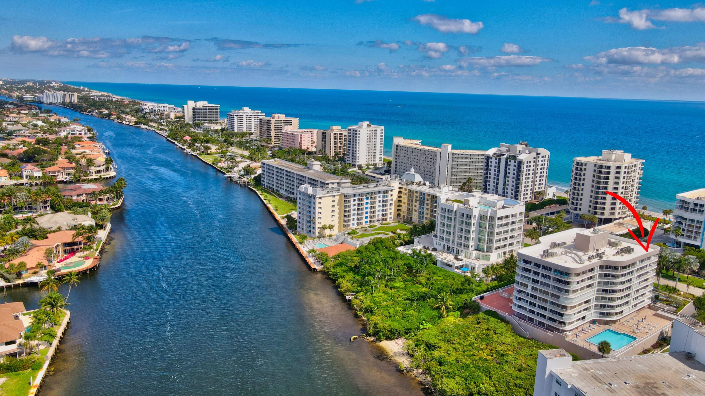Bright and Light SE corner 3 bedroom 3 bath condo.