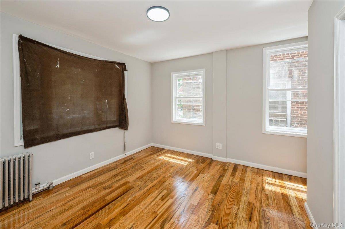 Welcome to 3585 Fish Avenue, Bronx, NY !