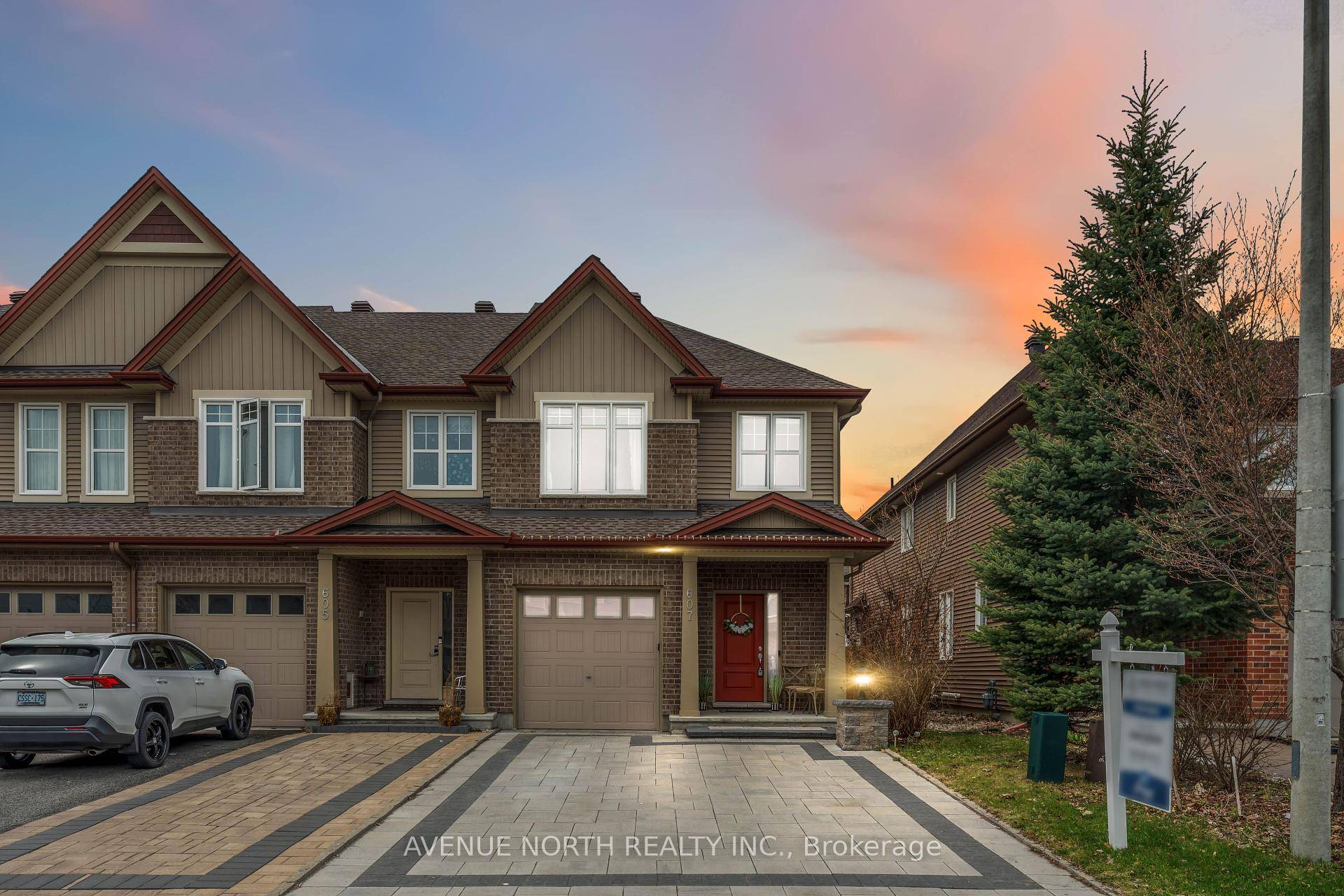 Welcome to 607 Willowmere Way, A bright and spacious Tartan built end unit townhome located in the heart of the family friendly Findlay Creek.