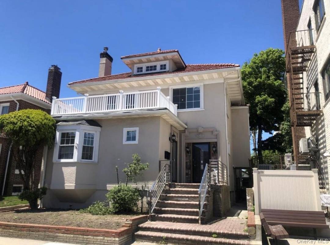 Best Location ! Beachside, center of town, a beautiful 2 family house totally renovated in 2021.