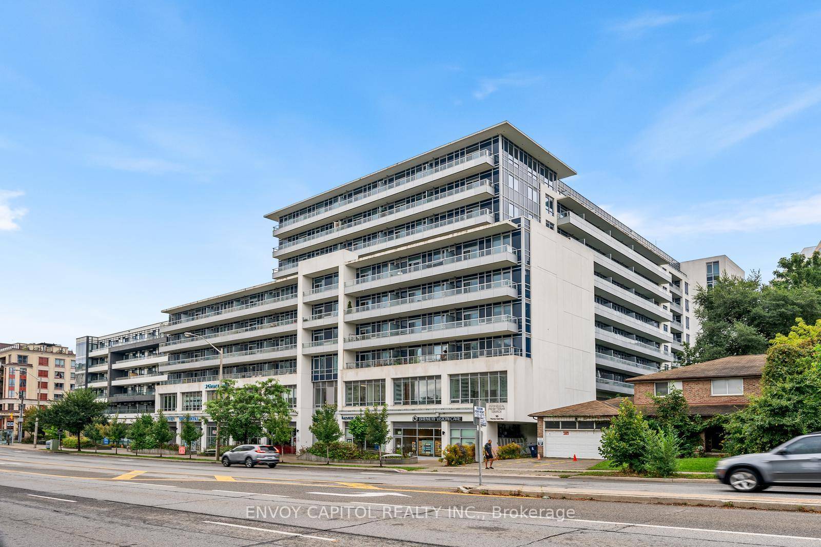 Experience urban convenience and vibrant city living in this stylish 648 sqt 1 bedroom den condo, perfectly situated in the heart of Bayview Village.
