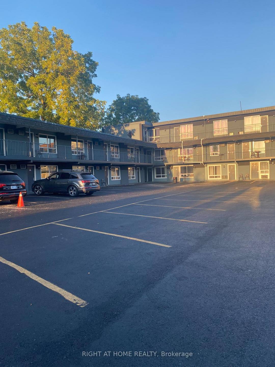 Prime location Property In The Heart Of Niagara Falls Tourist Area Walking distance to Falls Casino Tourist Fun area Property covered with stucco amp ; 50 Renovated Rooms in fall ...