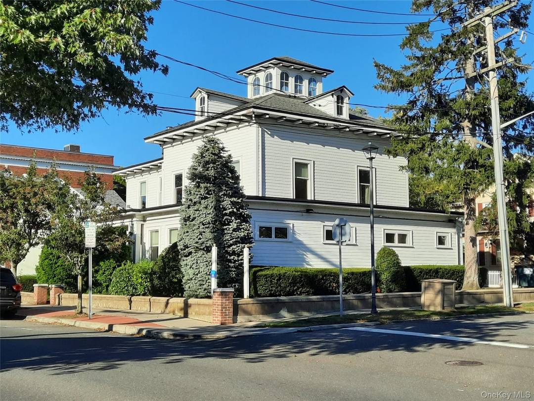 Landmark Location ! Highly visible.