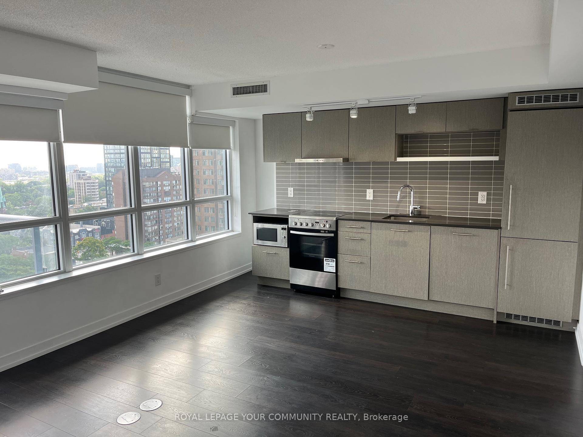 Bright amp ; Welcoming Studio with unobstructed East View w o to Balcony.